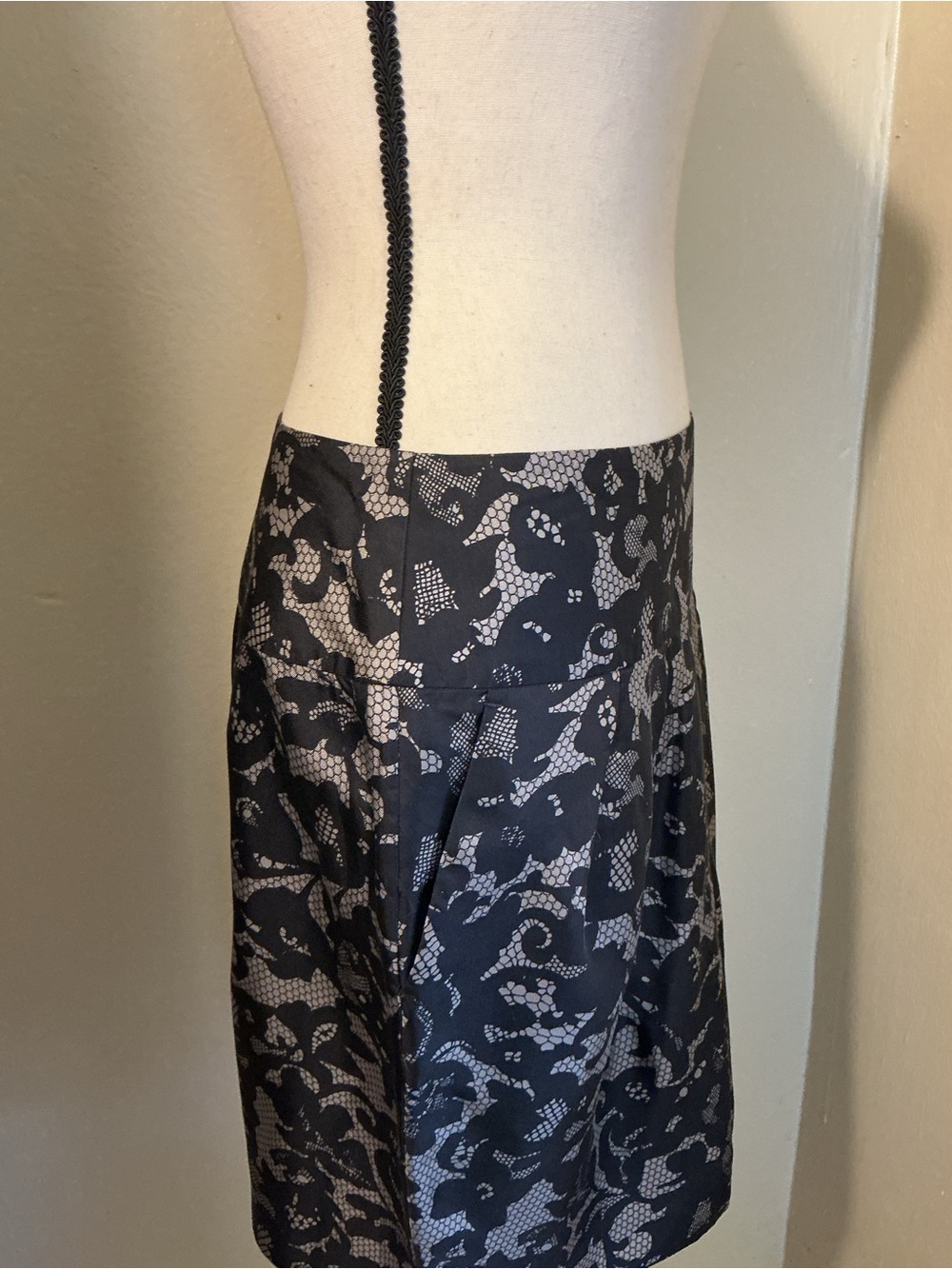 Banana Republic 100 % Silk Skirt Black & Tan Lace Print Lined - Picture 5 of 10